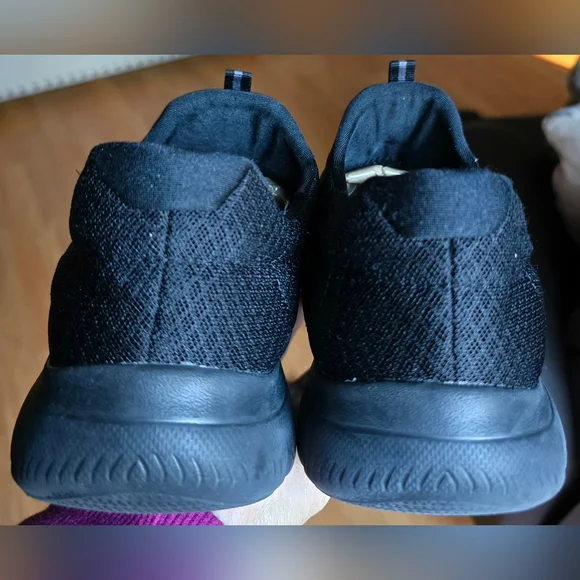 Sz 9 Women's SKECHERS SUMMITS-COOL Classic Slip-on Black Shoes - Picture 5 of 8